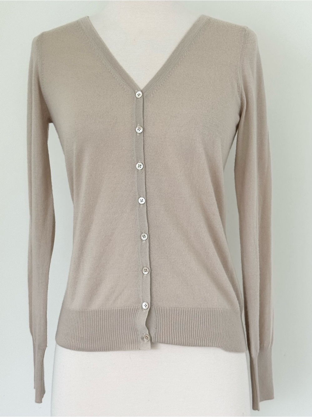 Henri Bendel New York Womens 100% Fine Cashmere V-Neck Tan Cardigan Sz Med